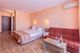 Отель Hotel Apolis Созополь Двухместный номер с 1 кроватью или 2 отдельными кроватями и частичным видом на море-10